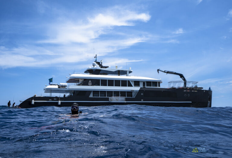 Motor Yacht BLACK PEARL - Main shot