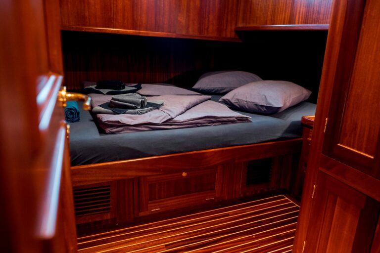 Guest cabin