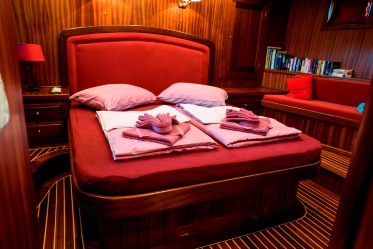 Master cabin aft