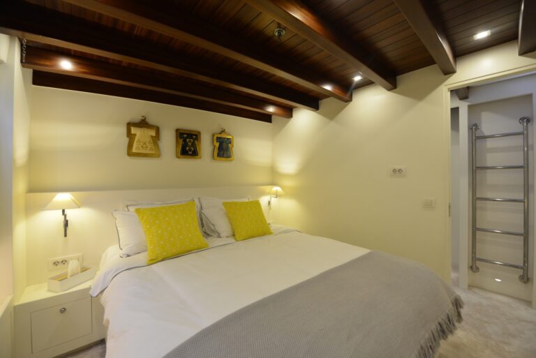 Guest cabin