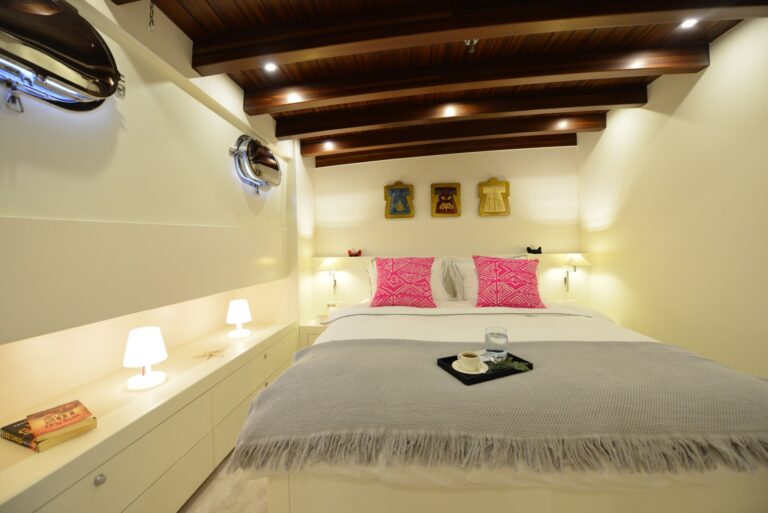 Guest double cabin
