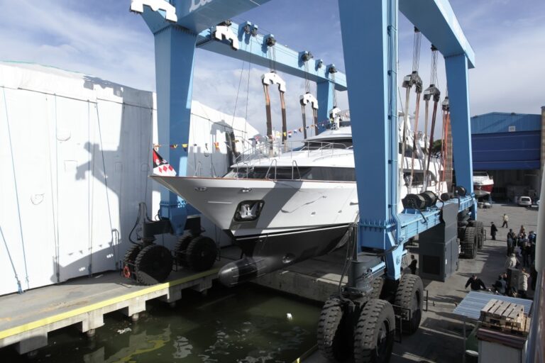 DYNA yacht launched by Benetti