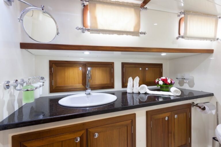 Dallinghoo - Master Cabin Ensuite