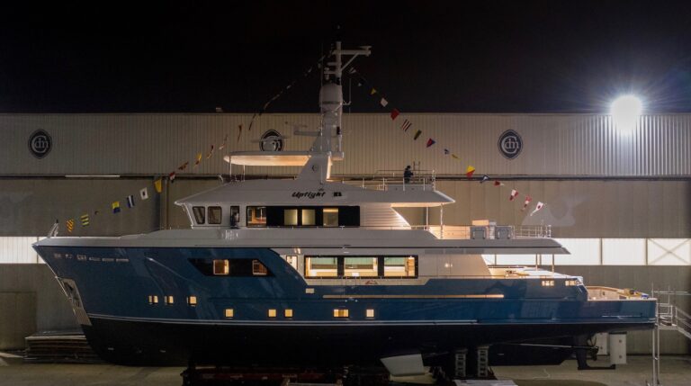 Darwin 106 UPTIGHT Yacht