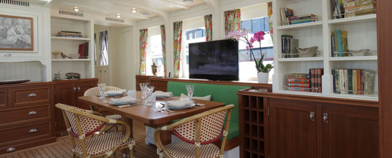 Darwin Yacht - Dining