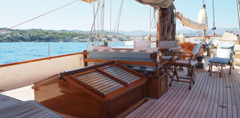 Deck Forward Of Wheelhouse