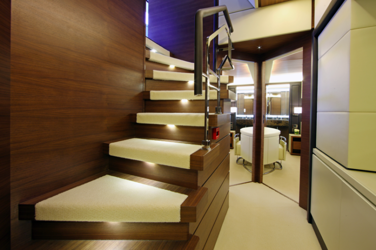 Delfino 93 motoryacht VIP
