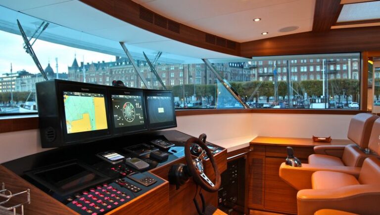 Delta 88 IPS Yacht - Helm Station