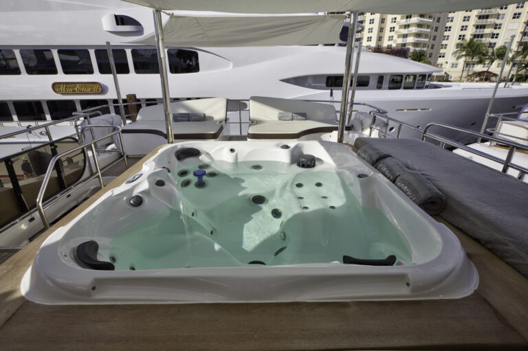 Deluxe Jacuzzi