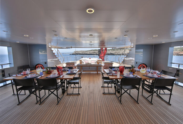 Dining Area - Main Deck