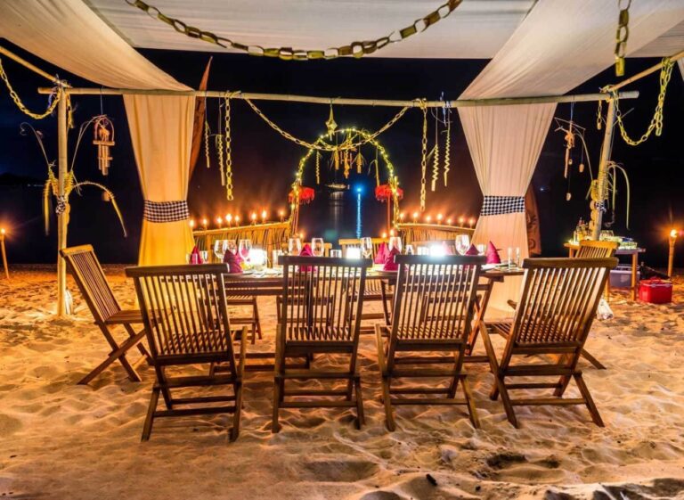 Dining In Beach