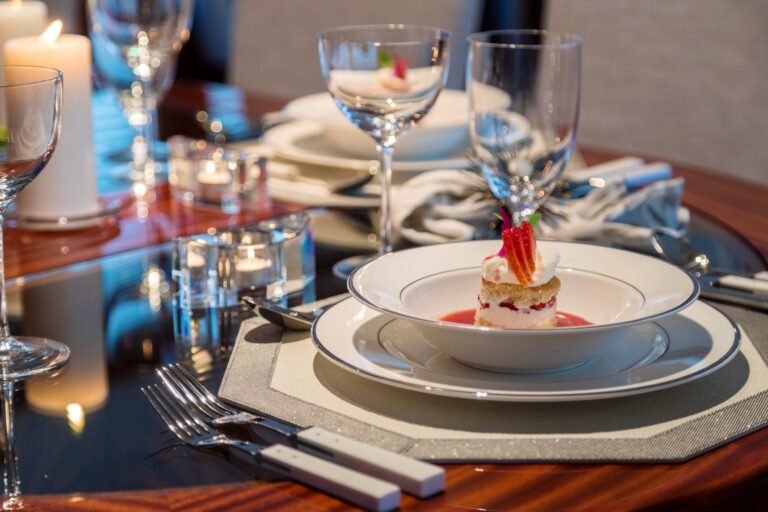 Dining Table Details