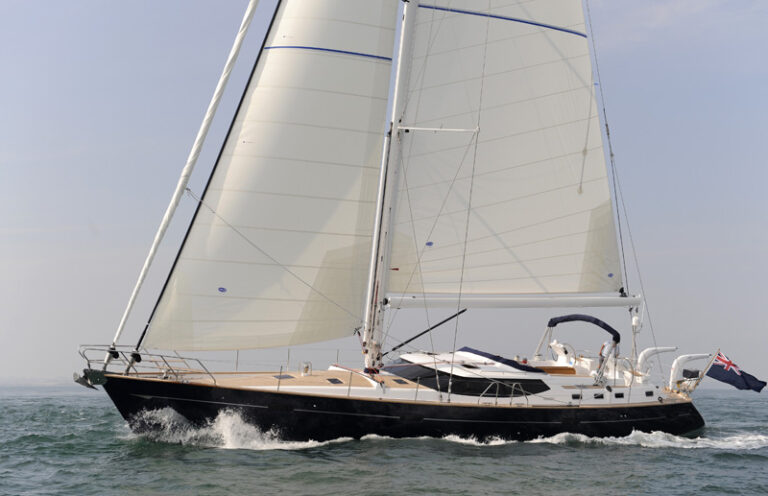 Discovery Yachts More Magic - Sailing