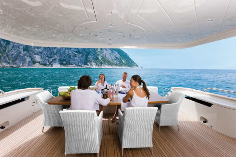 Dominator 860 -  Aft deck Dining