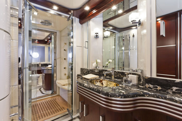 Dominator 860 -  Master Bathroom