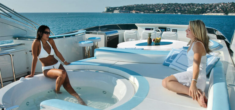 Dominator 860-  Sundeck Spa Pool