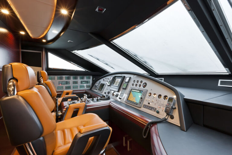 Dominator 860 -  Wheelhouse