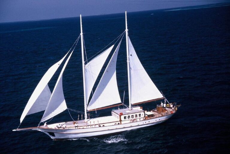 Dream Voyager Underway