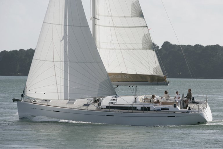 Dufour 525 Yacht