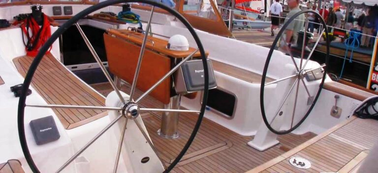 Dufour 525 - twin wheels