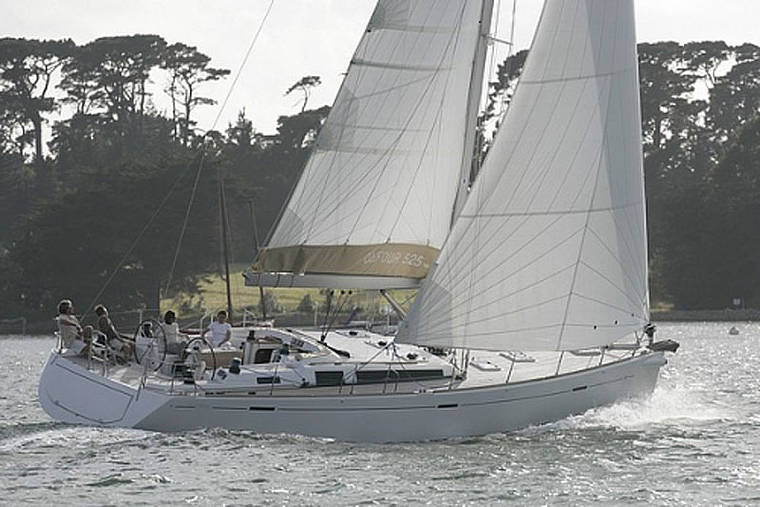Dufour 525 - under way