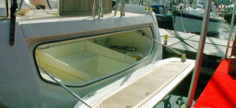 Dufour525- aft view