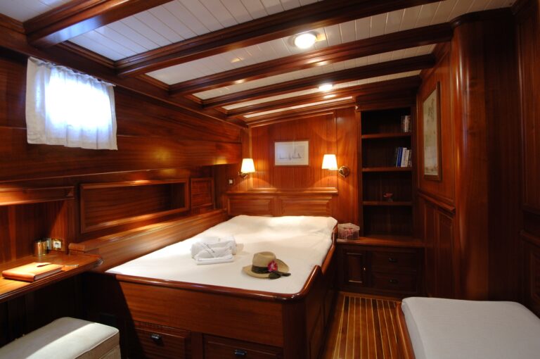 ECCE NAVIGO -  Double Cabin to port