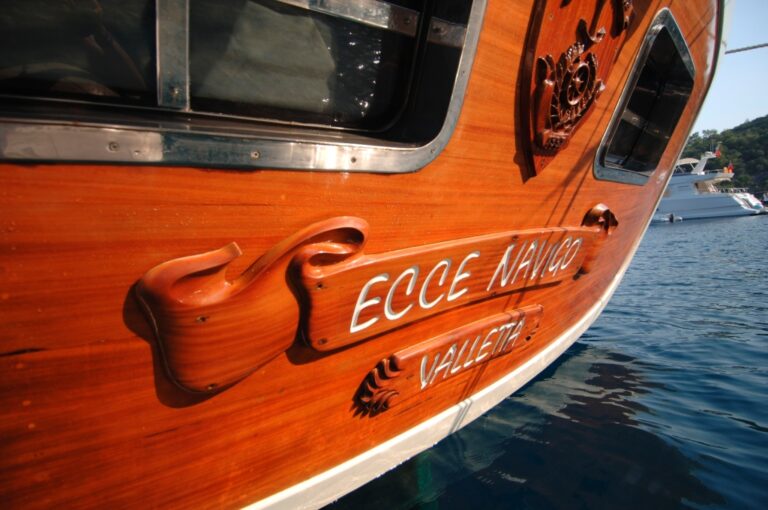 ECCE NAVIGO -  Exterior detail