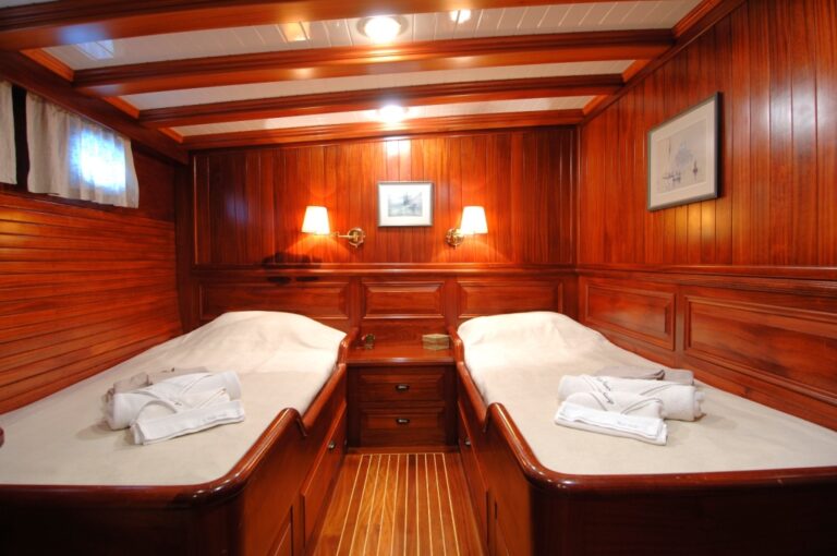 ECCE NAVIGO -  Twin Cabin 2