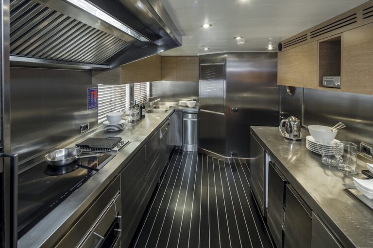 EIGHT - Galley