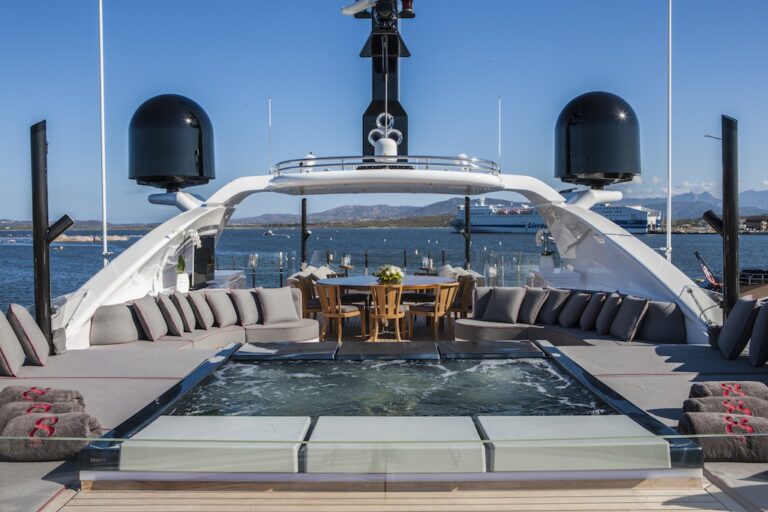 EIGHT - Sun Deck Spa pool