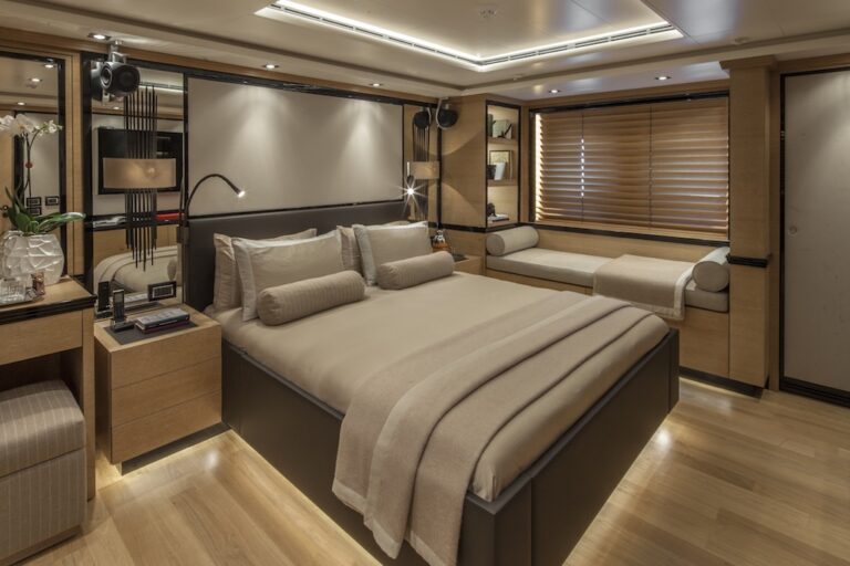 EIGHT - lower deck VIP
