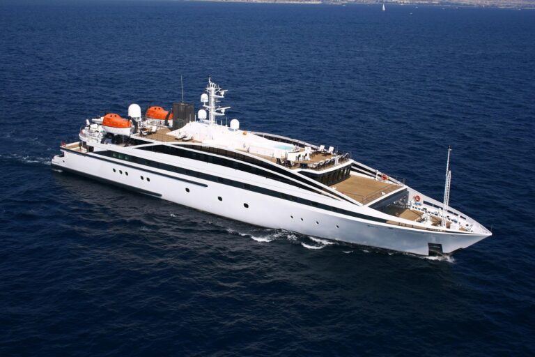 ELEGANT 007 Underway