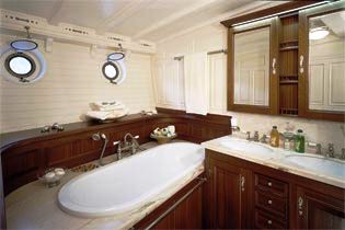 ELEONORA - Master Bathroom