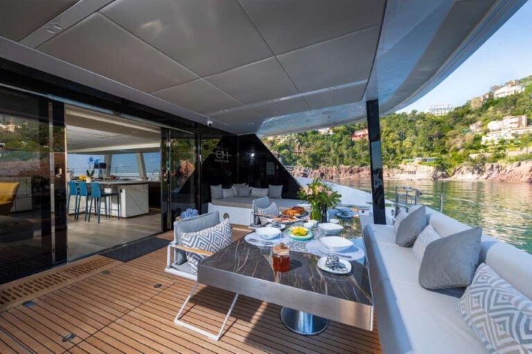 Main Deck Dining