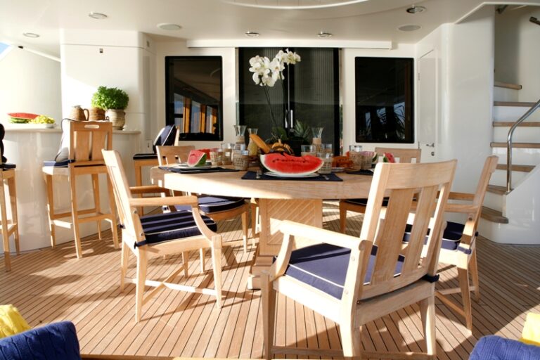 ENDLESS SUMMER - Aft Deck