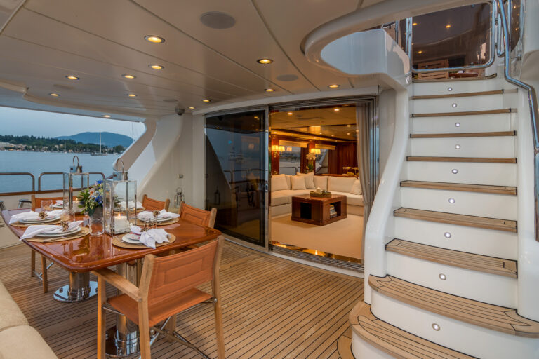 Main Deck Aft Dining