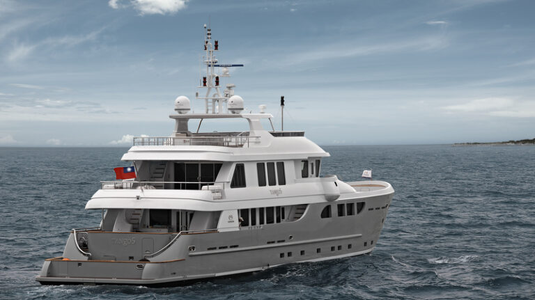 EP115 superyacht Tango 5 - aft view