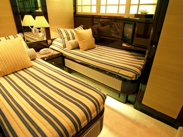 EQUILIBRIUM Twin Cabin2