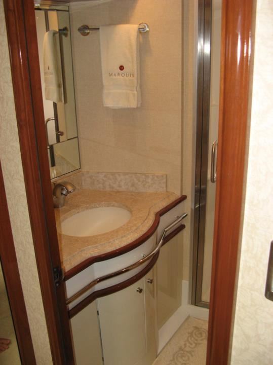 ESCAPE BY SEA - Ensuite