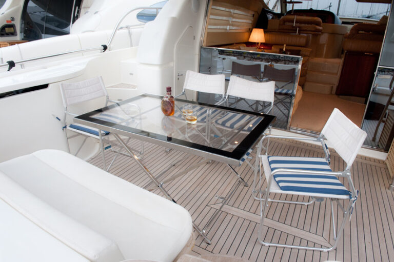 ESPERANCE III -  Aft Deck Al Fresco Dining