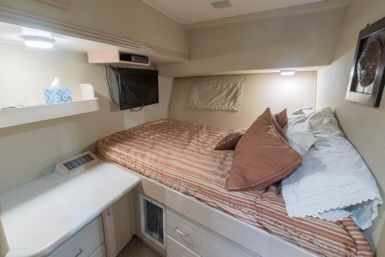 EXTRA CABIN
