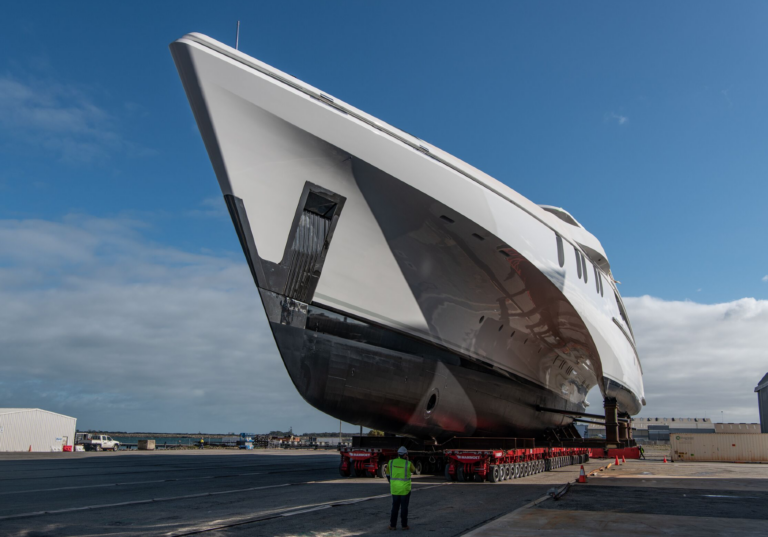Echo Yachts WRG - Bow Port