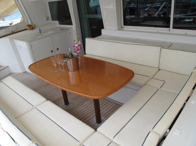 Edu-Cat - Cockpit Alfresco Dining
