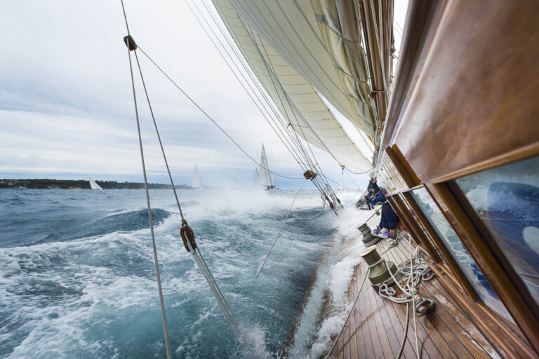 Eilean Heeling On In A Gust, Racing