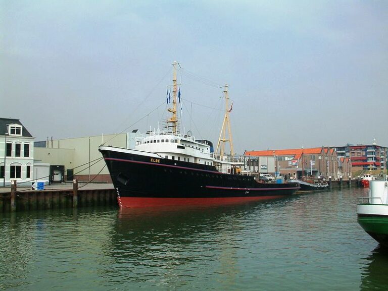 Elbe, Greenpeace - Photo Credit S.J. de Waard Wikimedia