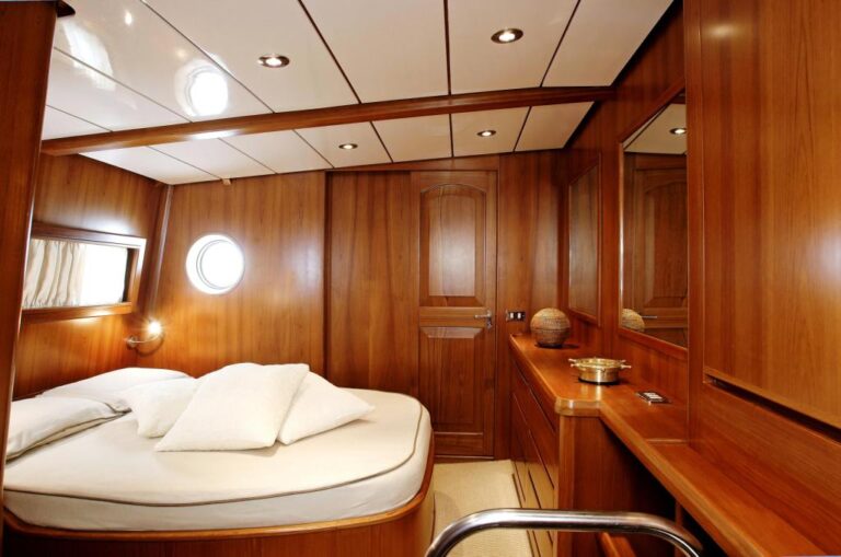 Eta Master Cabin