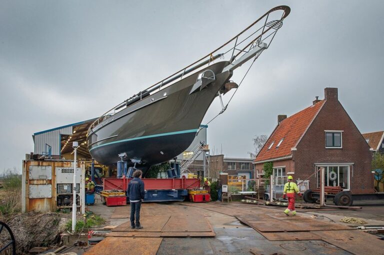 Expedition Sailing Yacht REESLE Leaving Shipyard