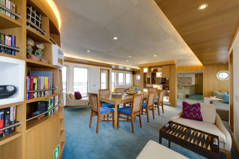 Expedition yacht SALILA -  Formal Dining