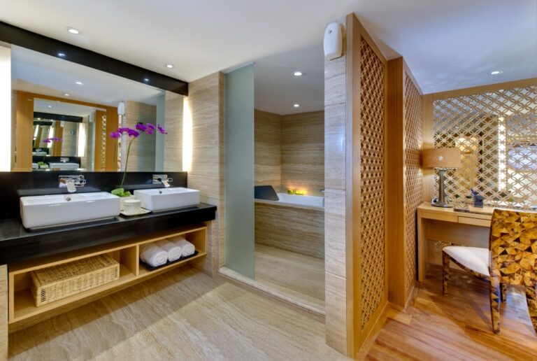 Expedition yacht SALILA -  Master Cabin Ensuite